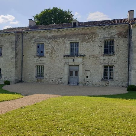 Domaine De Bourgville Monts-sur-Guesnes Екстер'єр фото