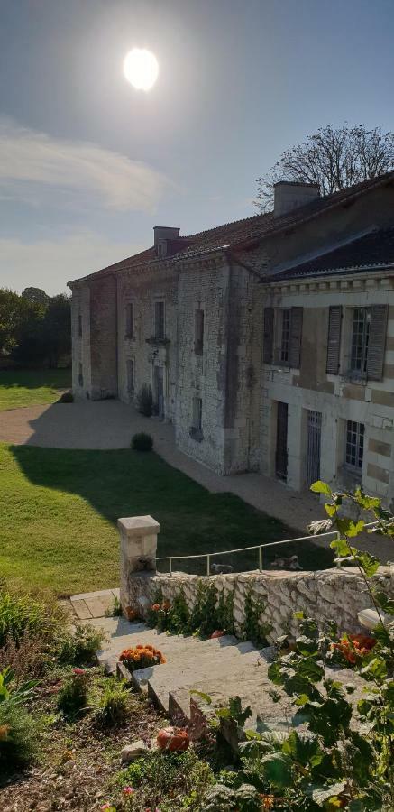 Domaine De Bourgville Monts-sur-Guesnes Екстер'єр фото