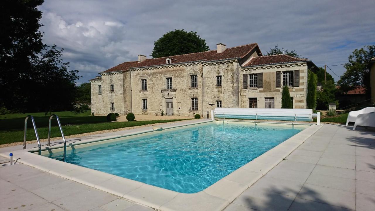 Domaine De Bourgville Monts-sur-Guesnes Екстер'єр фото